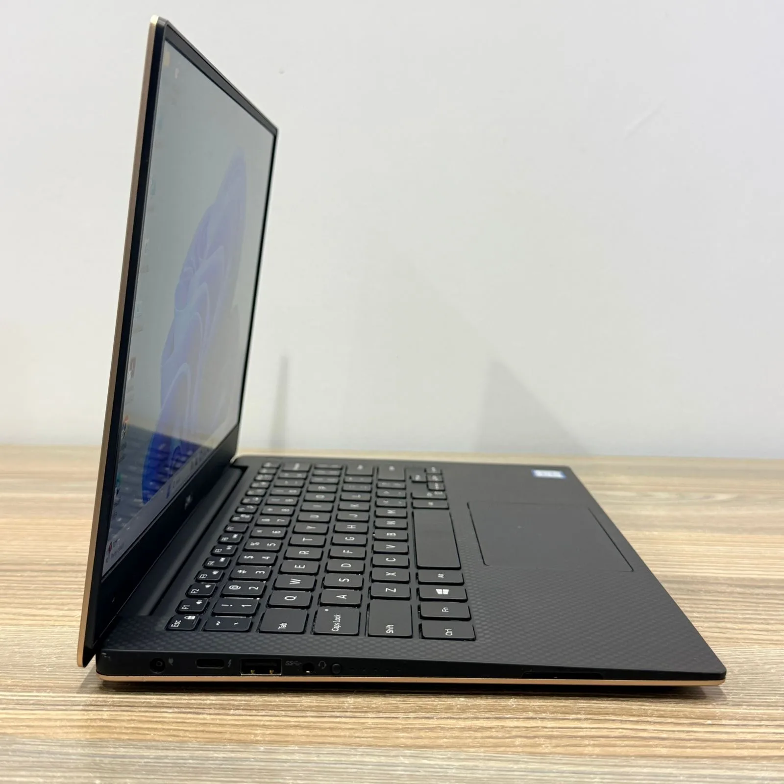 Dell XPS 13 9360 – Intel Core i5 7th Gen | 8GB RAM | 256GB SSD | 13.3” Display