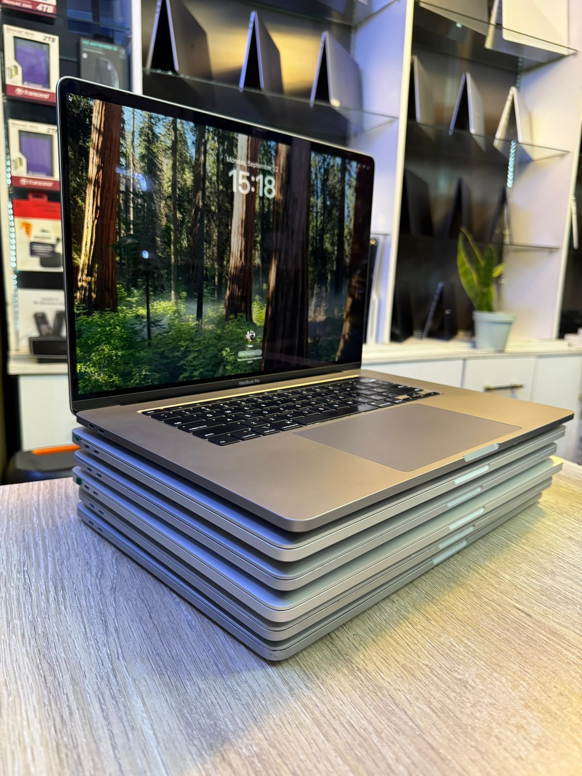 Apple MacBook Pro 15-inch (2019) |  i7 | 32GB RAM | 512GB SSD | AMD Radeon Pro 4GB Graphics