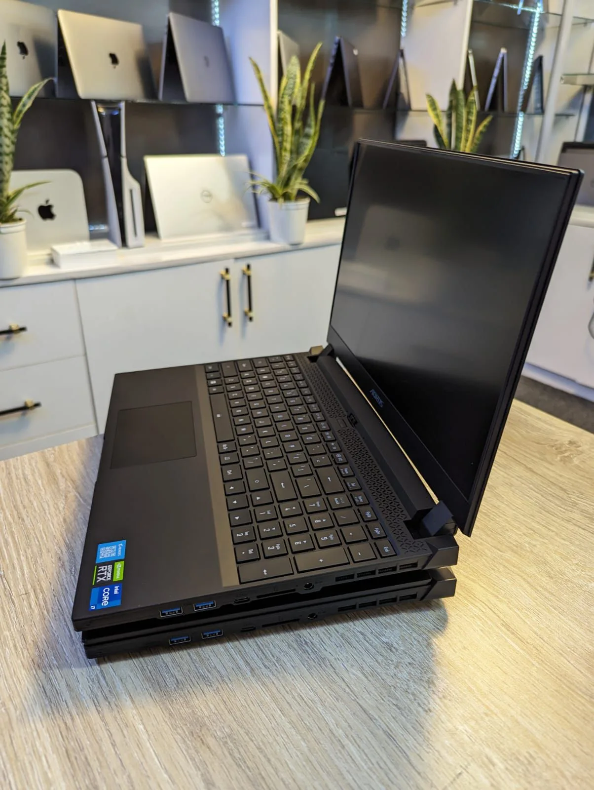 Gigabyte Aorus 15 (2022) Core i7-12700H 16GB RAM 512GB SSD RTX 3070 8GB Gaming Laptop