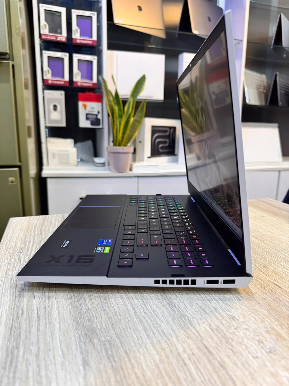 HP Omen X16 White Core i7-11800H 32GB RAM 1TB SSD RTX 3070 8GB Gaming Laptop