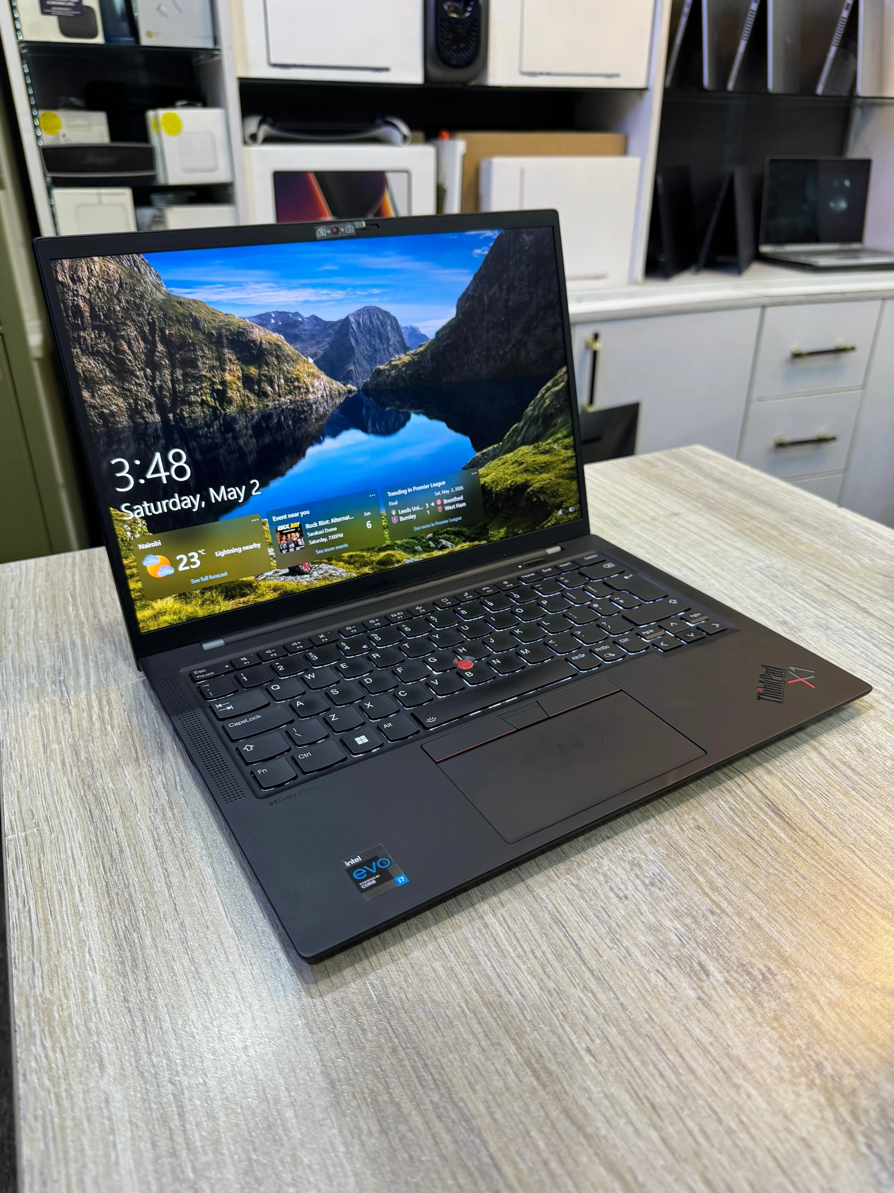 Lenovo ThinkPad X1 Carbon Gen 9 – Intel Core i7 11th Gen (16GB RAM / 1TB SSD