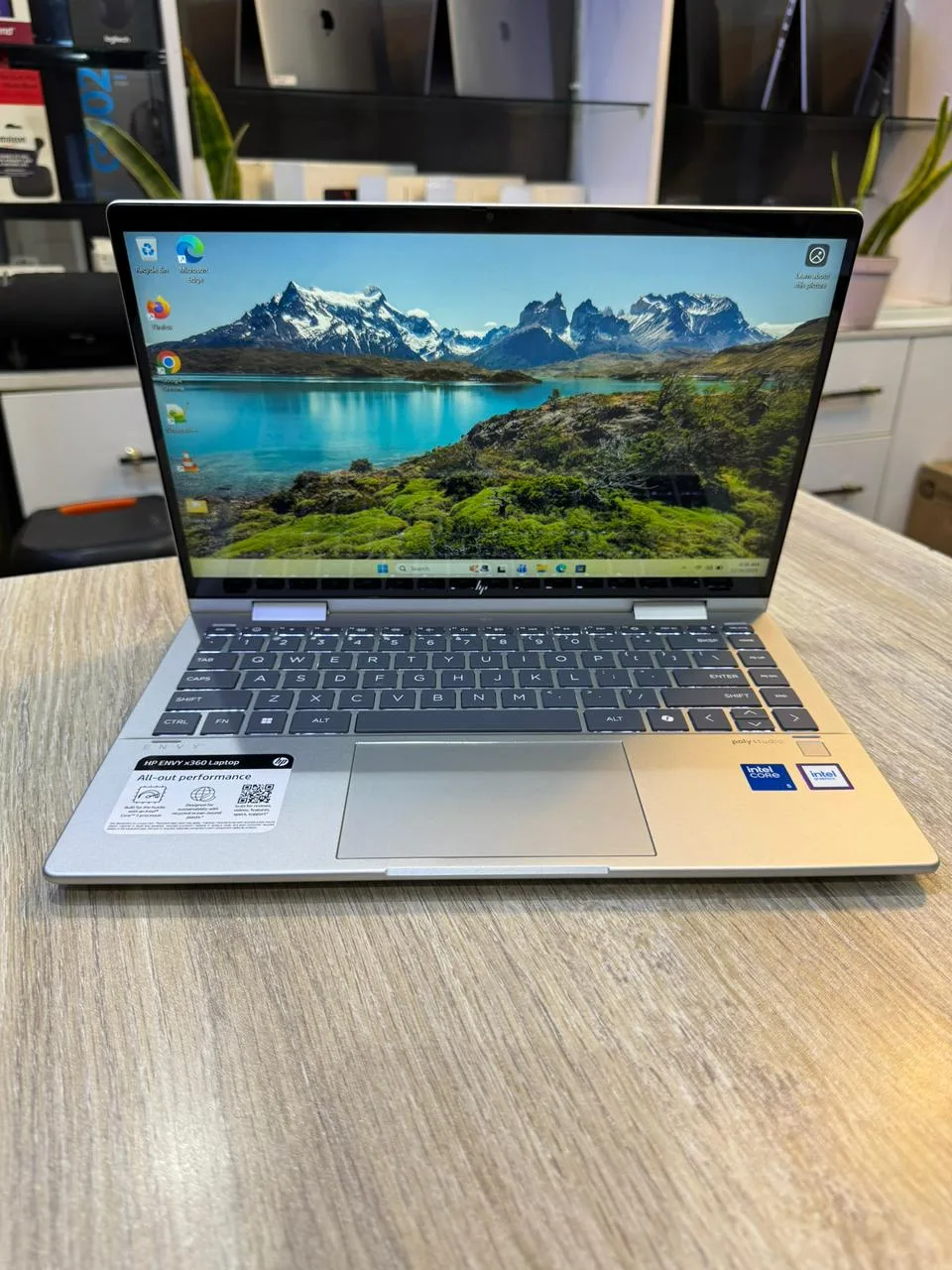 HP Envy 14 x360  Core Ultra 7 155U, 16GB  1TB  Touchscreen 2-in-1