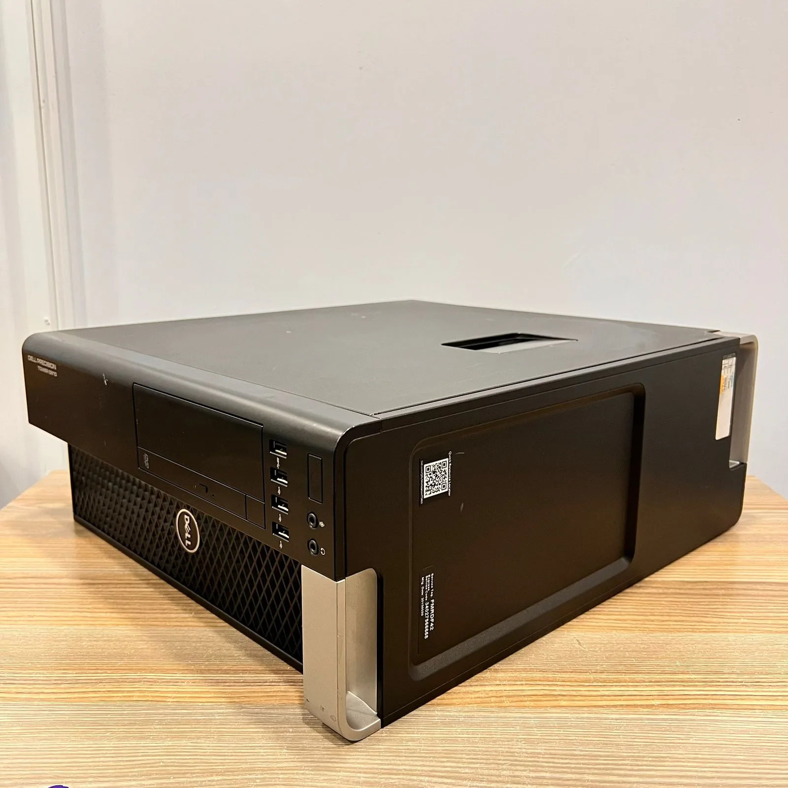 Dell Precision Tower 5810 Workstation Xeon E5-1607 v3 – 16GB RAM, 512GB SSD, 2GB NVIDIA Graphics