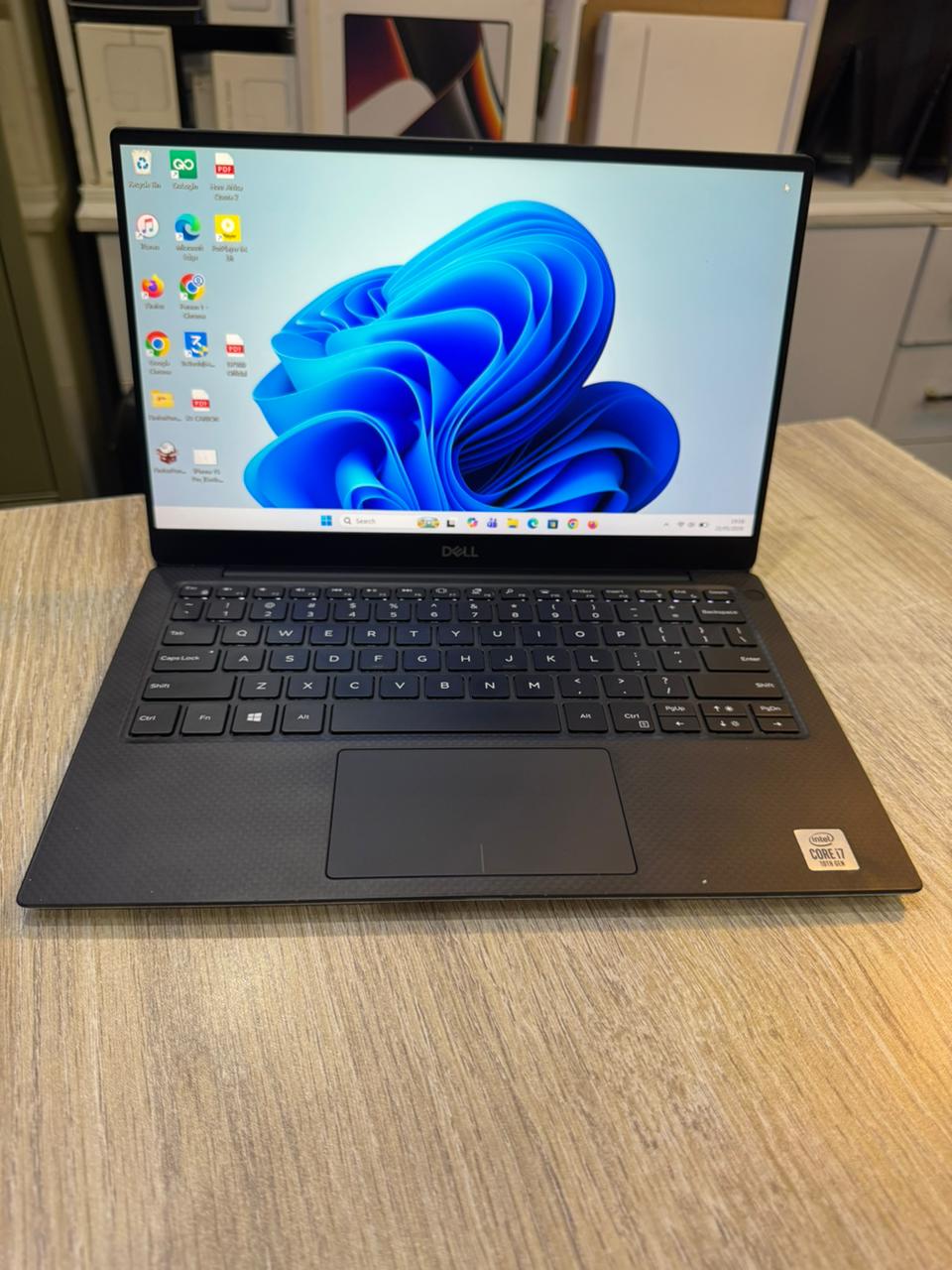 Dell XPS 13 7390 Price in Kenya – Intel Core i7 10th Gen | 16GB RAM | 1TB SSD | 13.3” Premium Laptop