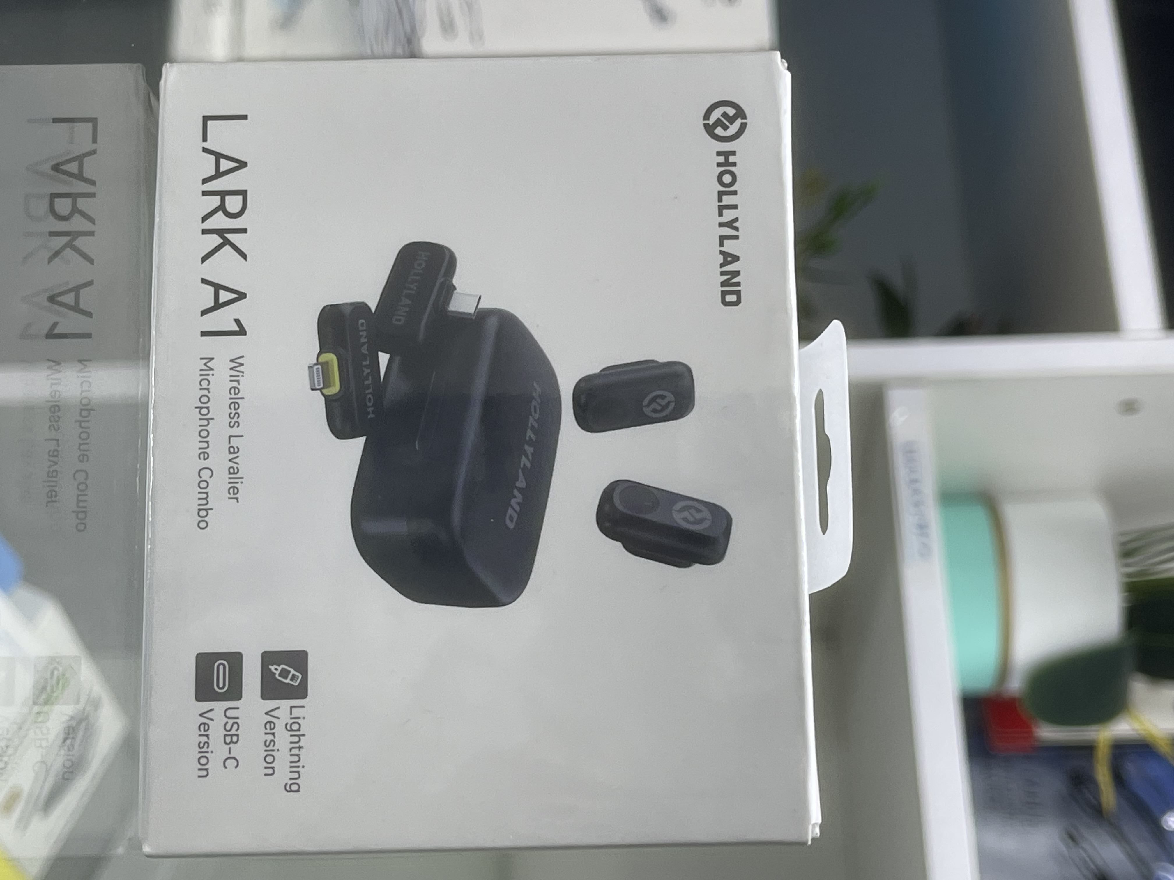 Hollyland LARK A1 Wireless Lavalier Microphone Combo