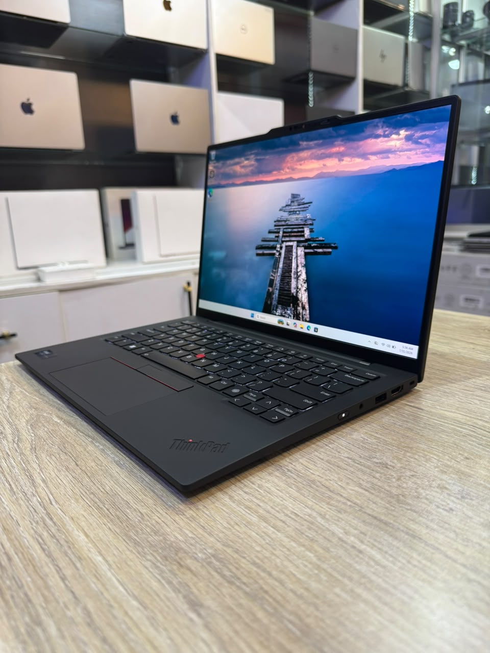 Lenovo ThinkPad X1 Carbon Gen 12 | Intel Core Ultra 7 165U | 32GB RAM | 1TB SSD | 14-inch 2K Display