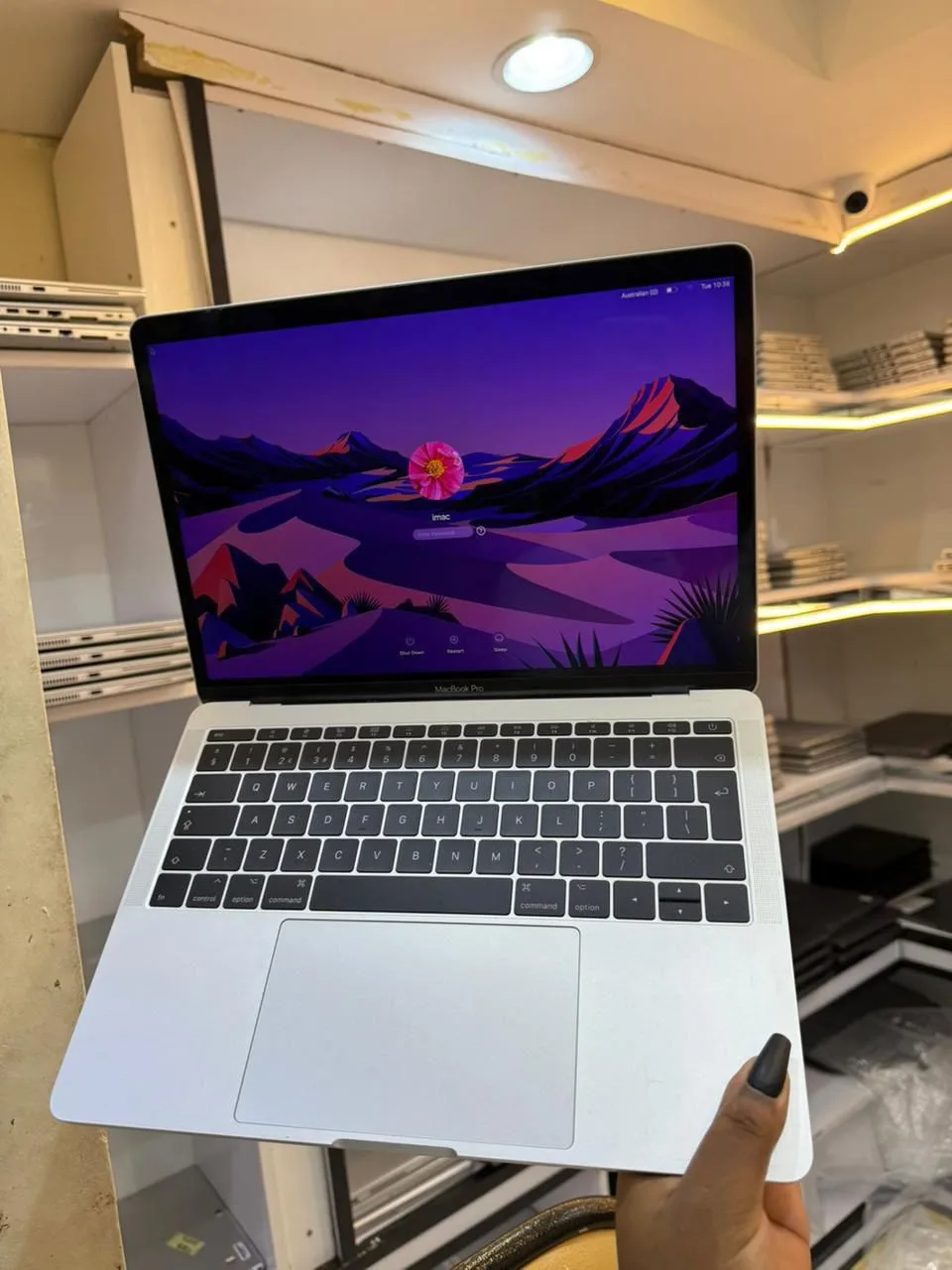 Apple MacBook Pro 2017 – Core i5 | 16GB RAM | 256GB SSD