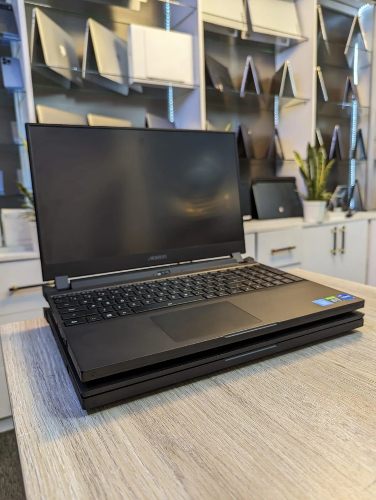 Gigabyte Aorus 15 (2022) Core i7-12700H 16GB RAM 512GB SSD RTX 3070 8GB Gaming Laptop