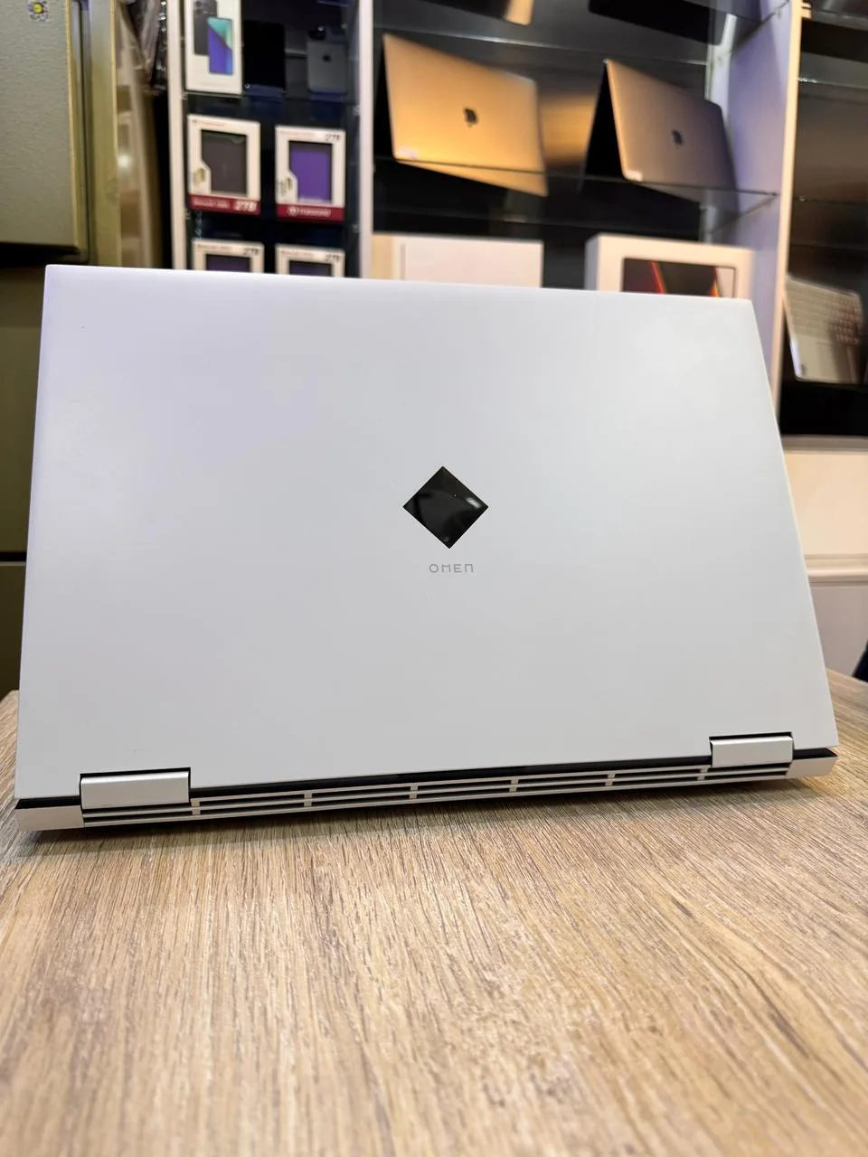 HP Omen X16 White Core i7-11800H 32GB RAM 1TB SSD RTX 3070 8GB Gaming Laptop