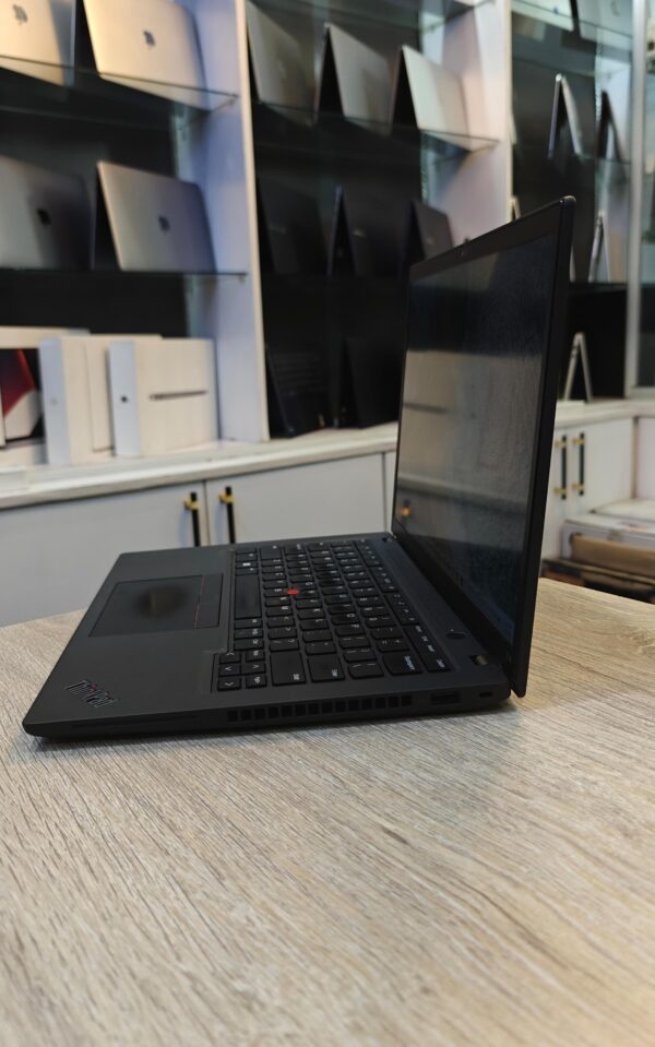 Lenovo ThinkPad T14 Gen 3 – Core i7 12th Gen | 16GB RAM | 512GB SSD | 14" FHD Display | Fingerprint Scanner