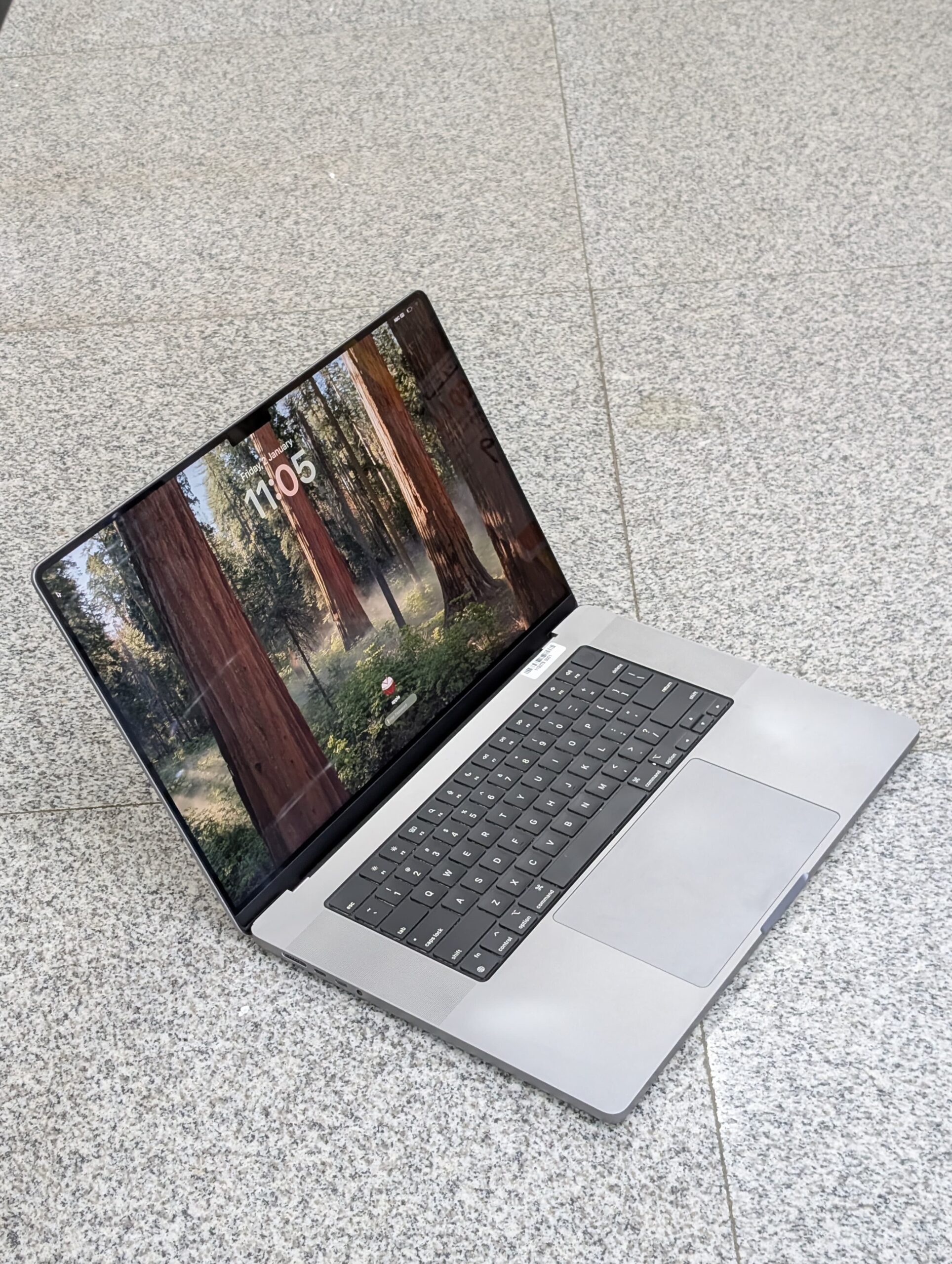 Apple MacBook Pro 16” M1 Max – 64GB RAM | 1TB SSD – 10-Core CPU | Kshs 200,000 