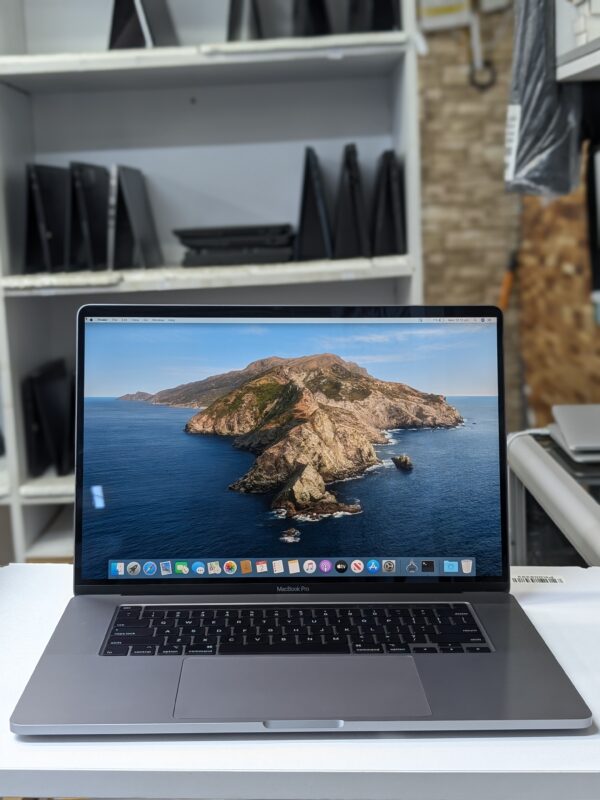 Apple MacBook Pro 15″ (2018, A1990) – Core i9 · 32GB RAM · 512GB SSD · 4GB Radeon Pro Graphics