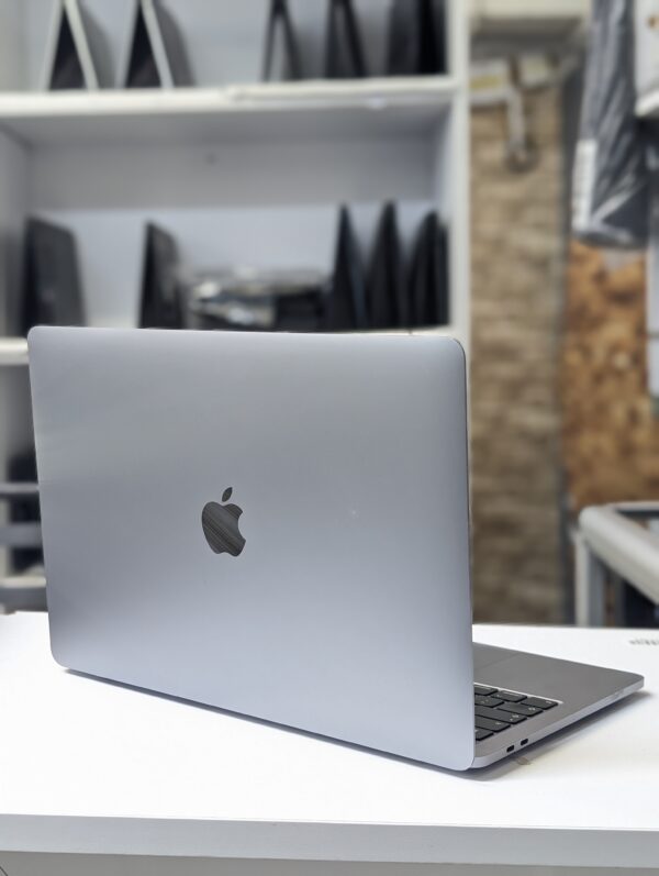 Apple MacBook Pro 13" (2019, A1989) i7 16GB RAM 256GB SSD