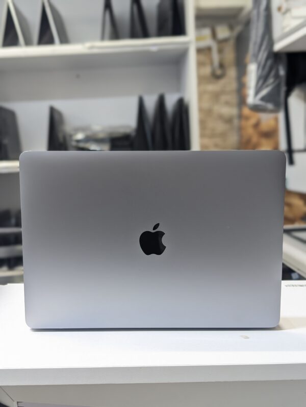 Apple MacBook Pro 13" (2019, A1989) i7 16GB RAM 256GB SSD