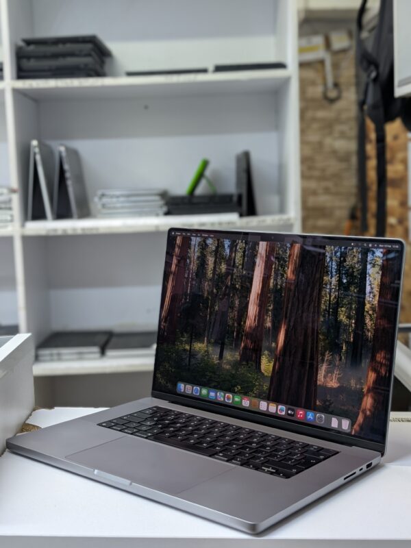 MacBook Pro 15" (2018, A1990) i9 32GB RAM 512GB SSD 4GB VGA | Apple Laptop
