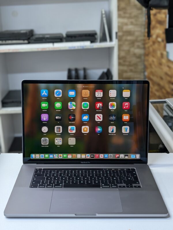 MacBook Pro 15" 2018 A1990 i7 16GB 512GB SSD with 4GB Radeon Pro GPU