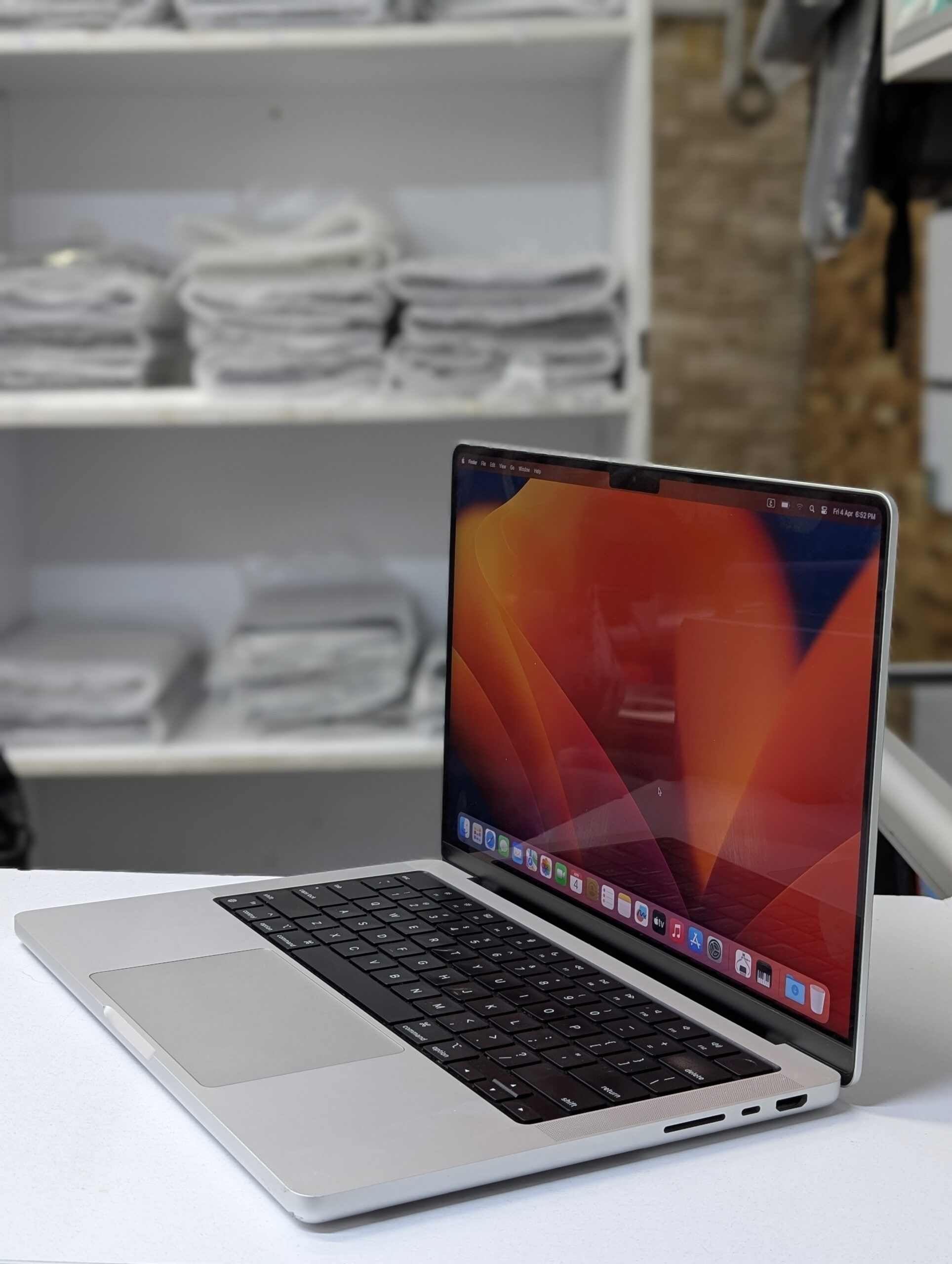 Apple MacBook Pro 14" (2021, A2442) | M1 Pro Chip | 16GB RAM | 512GB SSD |