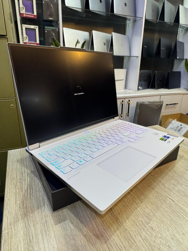 Lenovo Legion Pro 7i 16″ – 14th Gen Intel Core i7-14700HX · 32GB RAM · 1TB SSD · RTX 4070 8GB