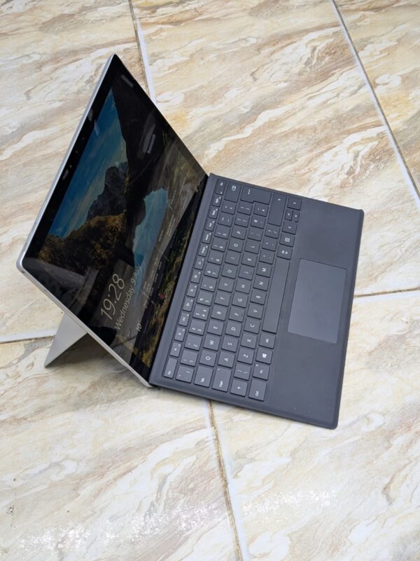 Microsoft Surface Pro 5 | Core i5 7th Gen | 8GB RAM 256GB SSD | 2K Touch Display