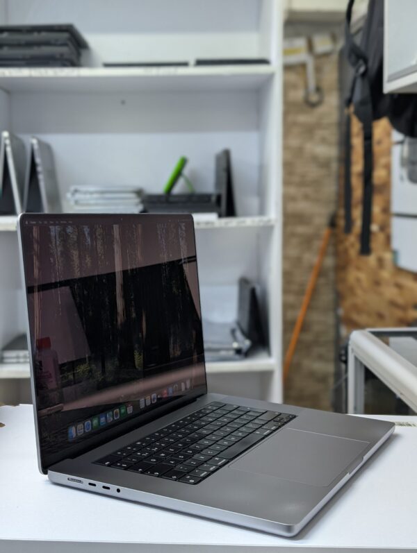 MacBook Pro 16" (A2485, 2021, M1 Pro Chip, 32GB RAM, 512GB SSD) – KSh 155,000
