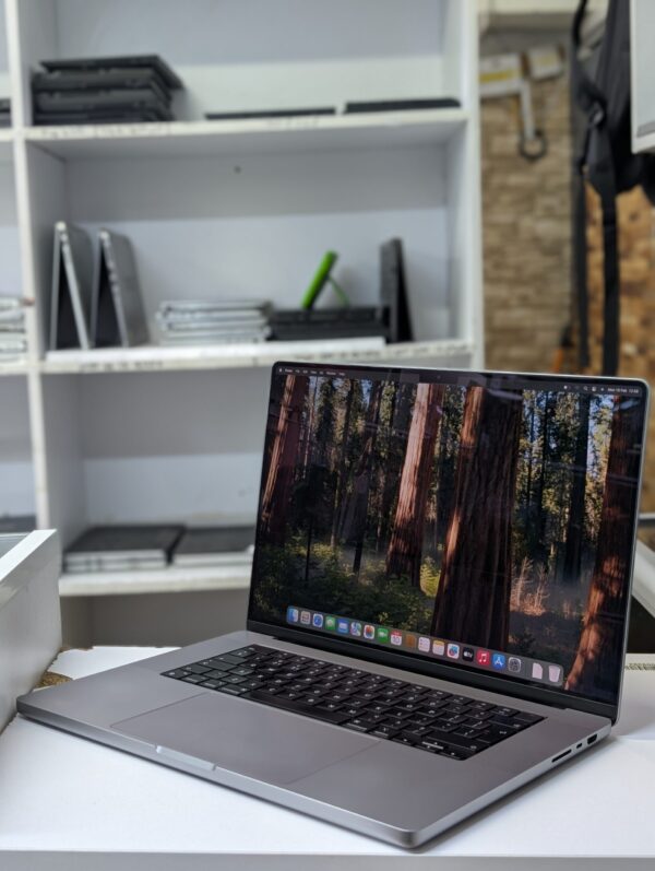 MacBook Pro 16" (A2485, 2021, M1 Pro Chip, 32GB RAM, 512GB SSD) – KSh 155,000